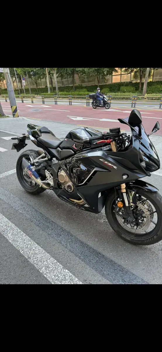 Cbr650r 21년 요시무라 풀배기 팝니다 18000km