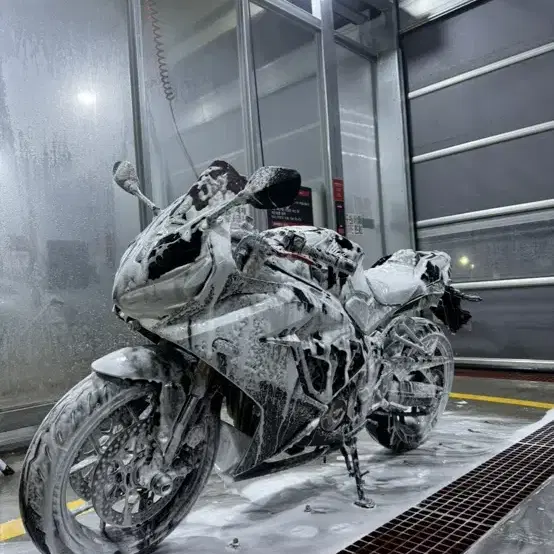 Cbr650r 21년 요시무라 풀배기 팝니다 18000km