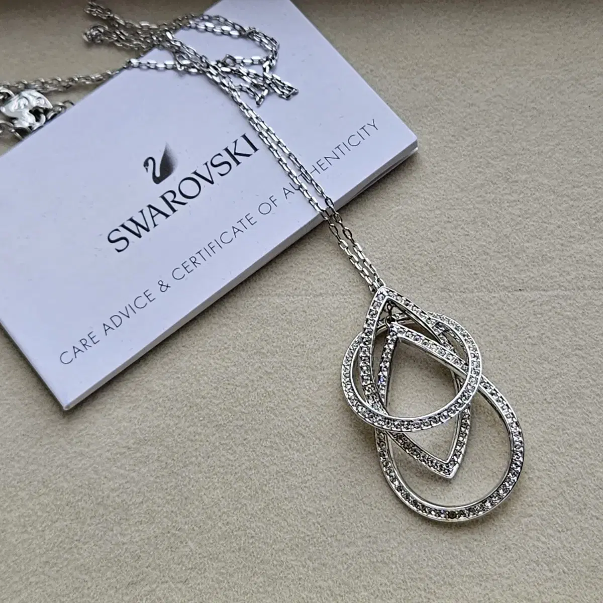 스와로브스키 SWAROVSKI Genius 목걸이