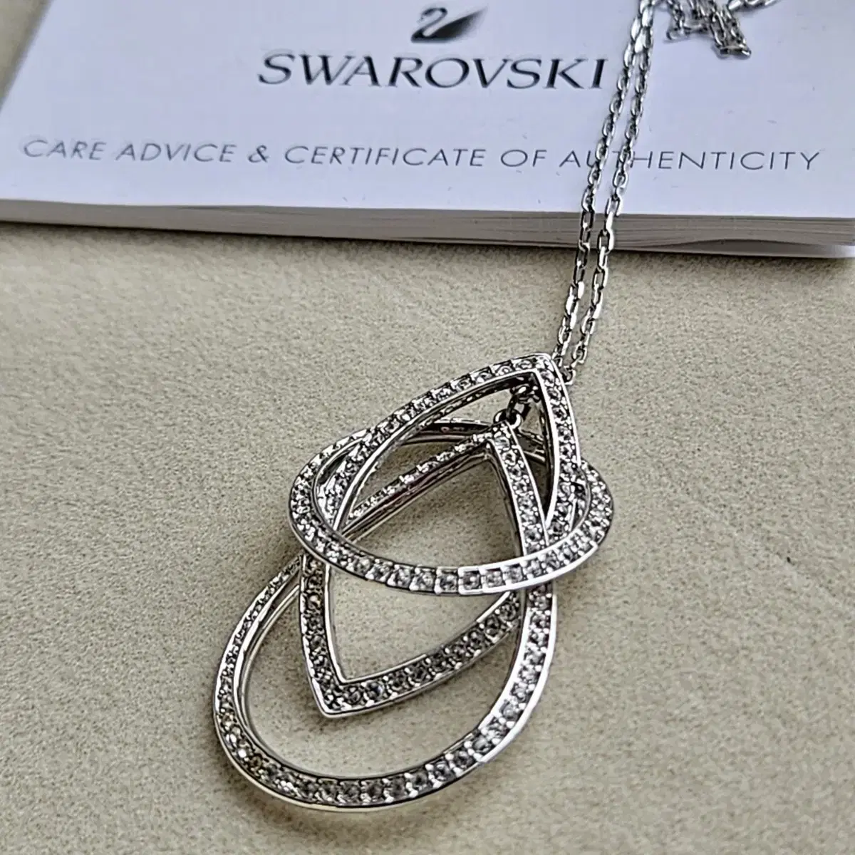 스와로브스키 SWAROVSKI Genius 목걸이