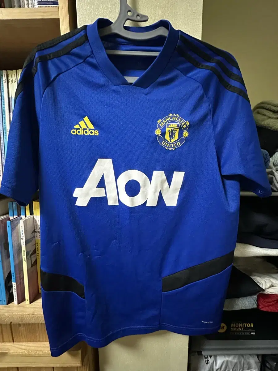 Man United Training Short Sleeve (Adidas) Size M