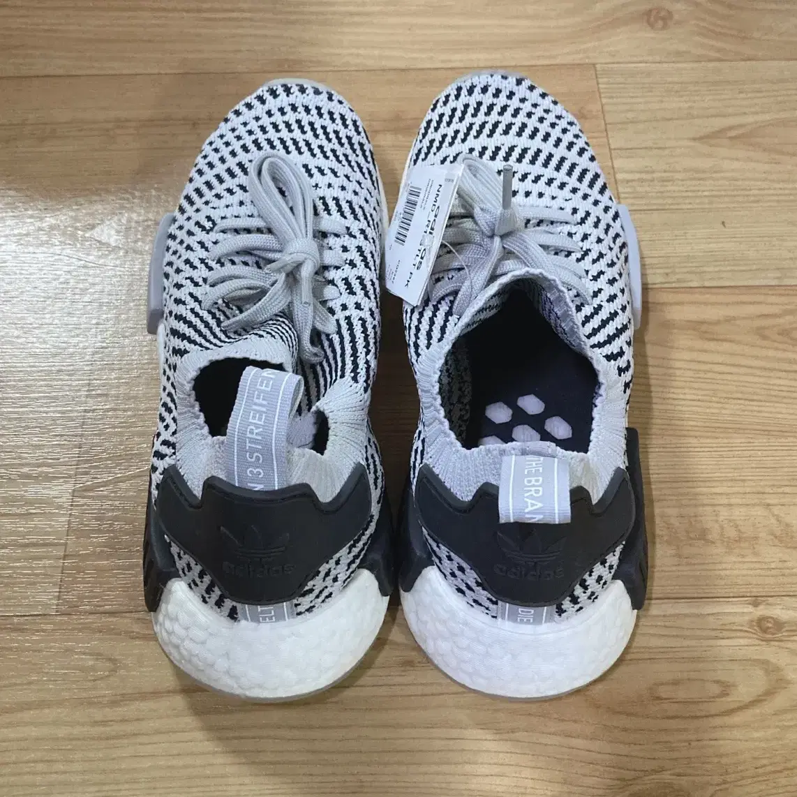 택포 ) 새제품 250 아디다스 nmd r1 운동화 팝니다