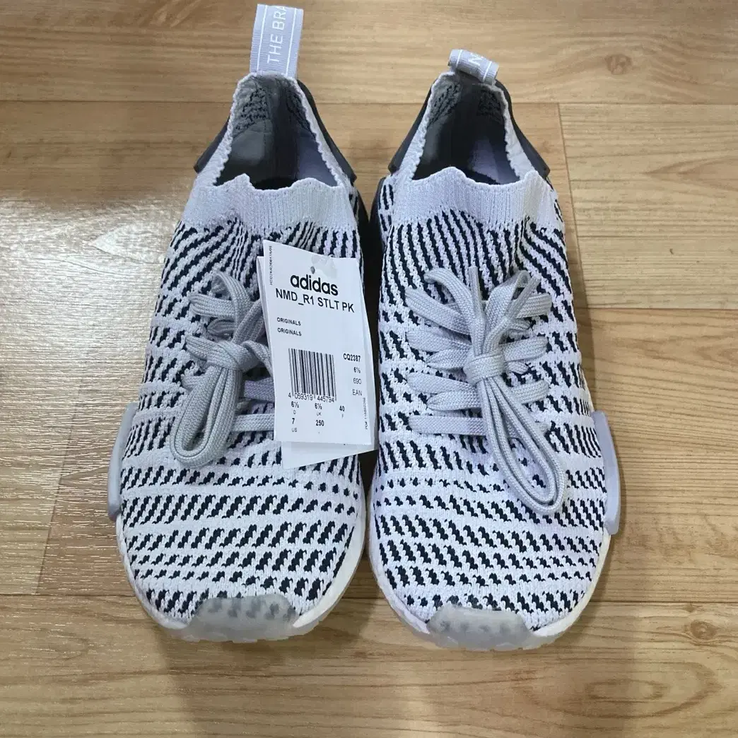 택포 ) 새제품 250 아디다스 nmd r1 운동화 팝니다