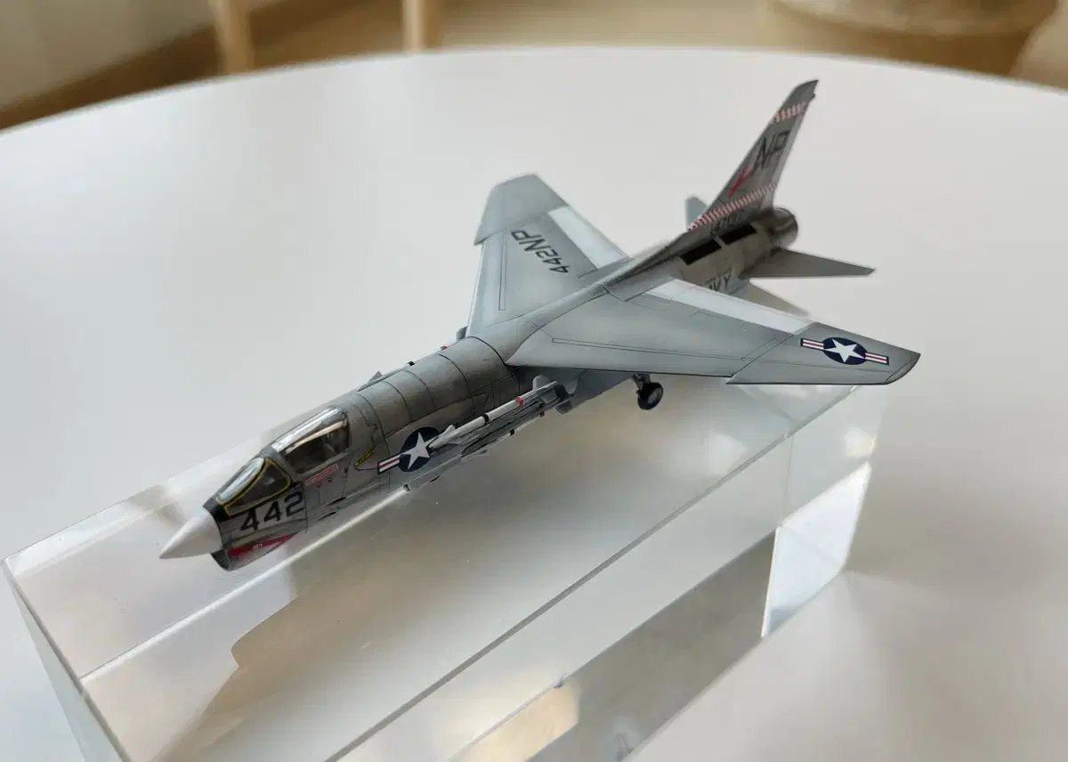 도색작 1/144 크루세이더 F-8 전투기