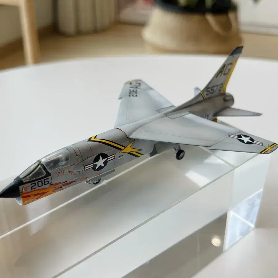 도색작 1/144 크루세이더 F-8 전투기