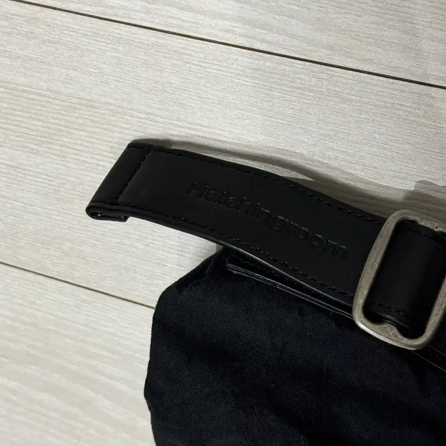 해칭룸 Belt Bag Crease Black 크로스백