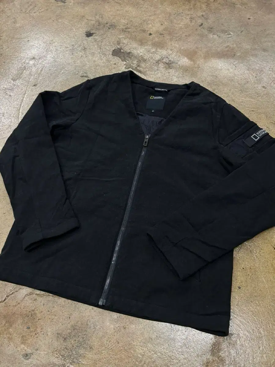 (Genuine/M) National Geographic Zip Up Black