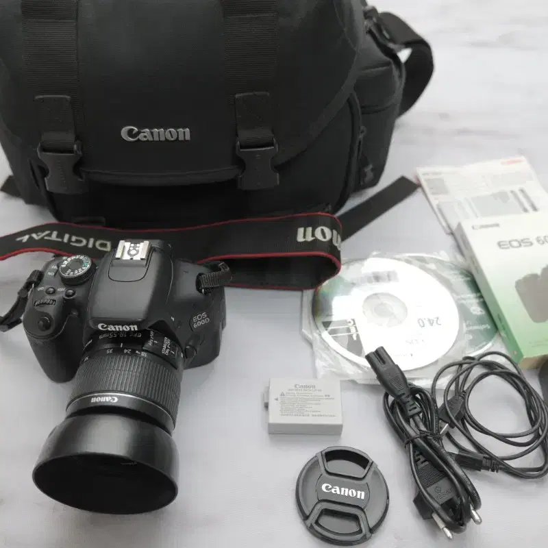 캐논 EOS 600D 카메라와 18-55 렌즈 세트