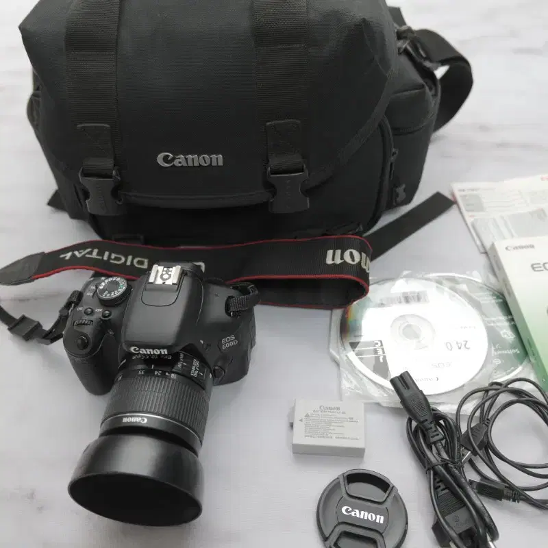 캐논 EOS 600D 카메라와 18-55 렌즈 세트