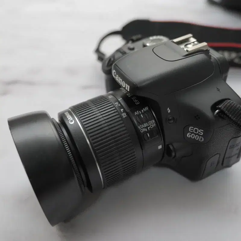 캐논 EOS 600D 카메라와 18-55 렌즈 세트