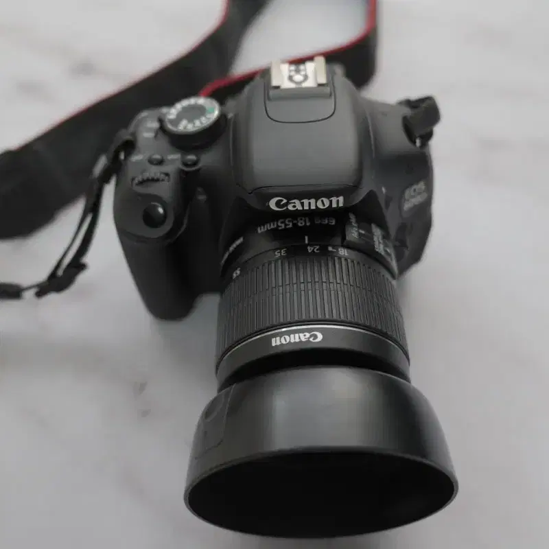 캐논 EOS 600D 카메라와 18-55 렌즈 세트