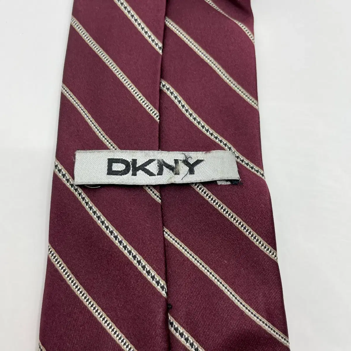 DKNY 패턴 넥타이