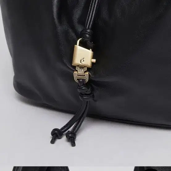 새제품)  Luv lock hobo bag(Deep sleep)