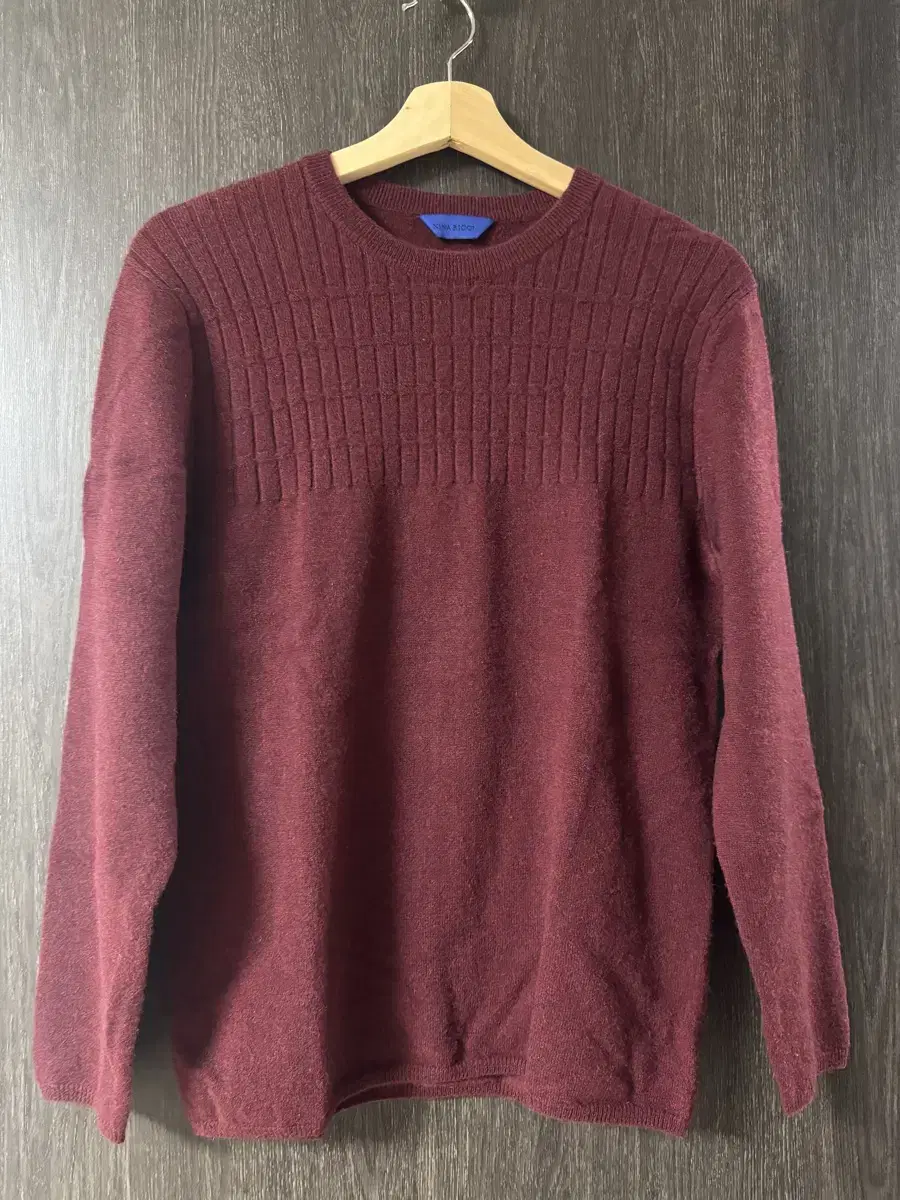 Nina Ricci Cashmere 100 Burgundy Knit