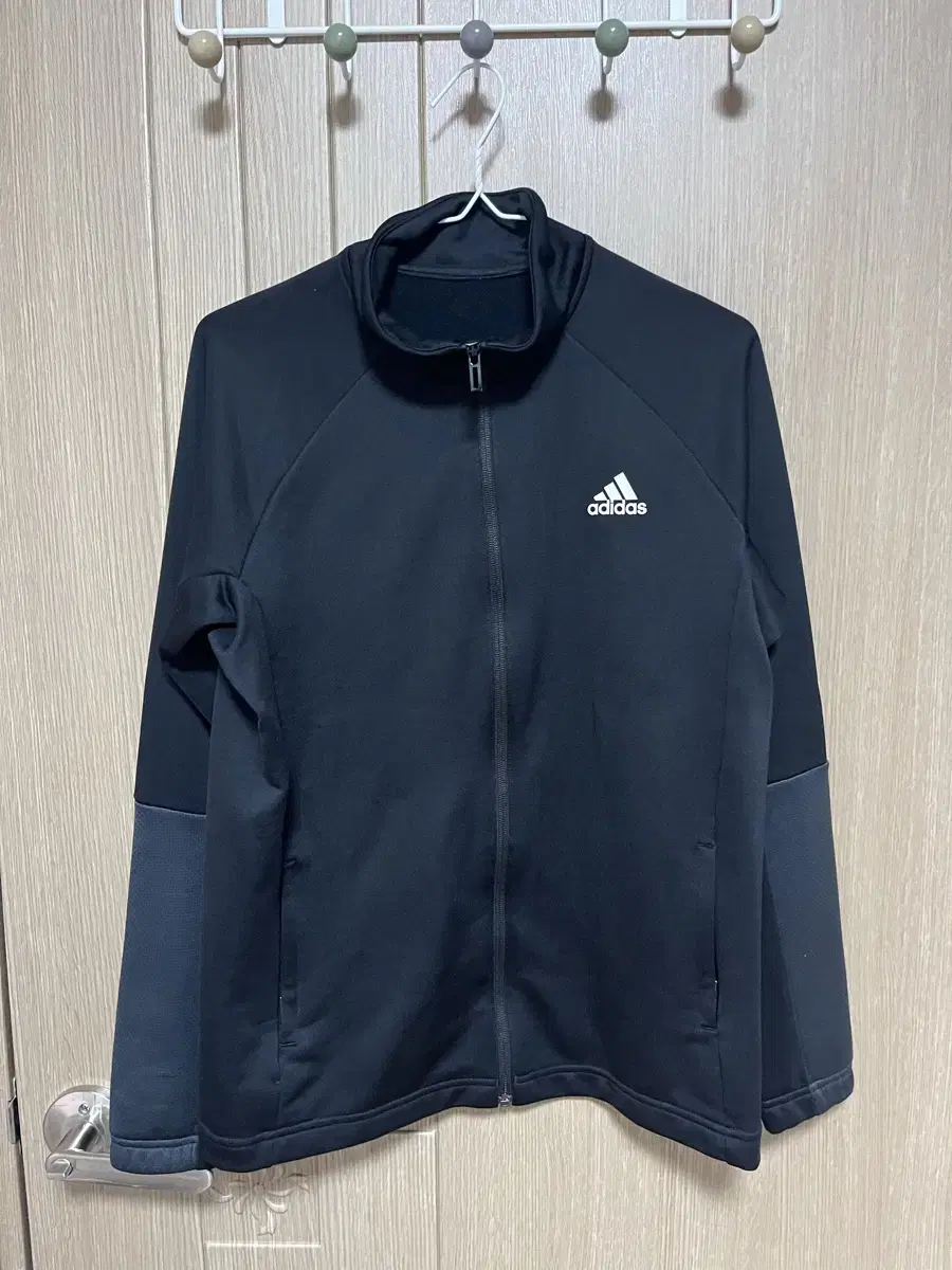 Adidas basic black jersey