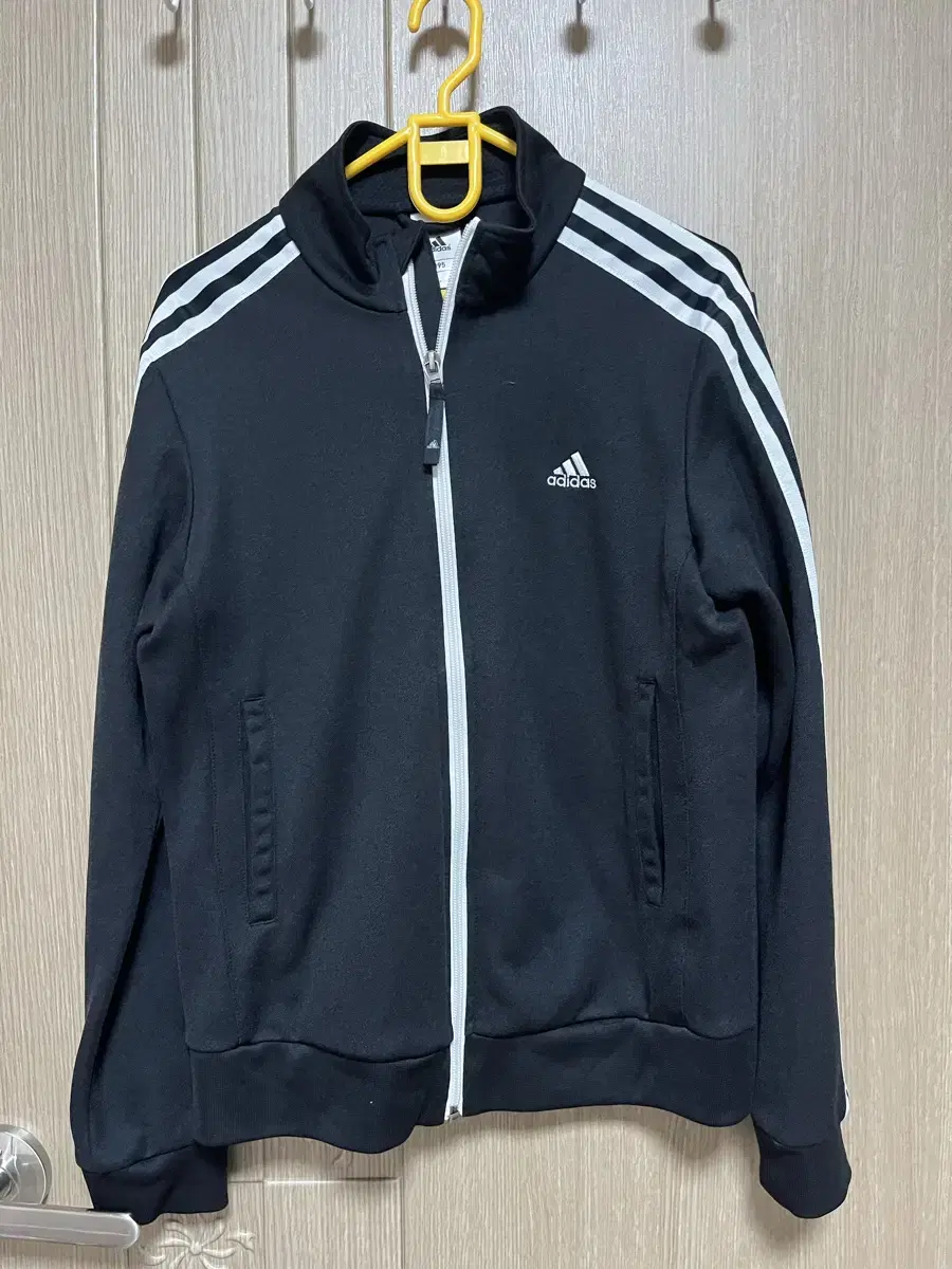 Adidas basic black jersey