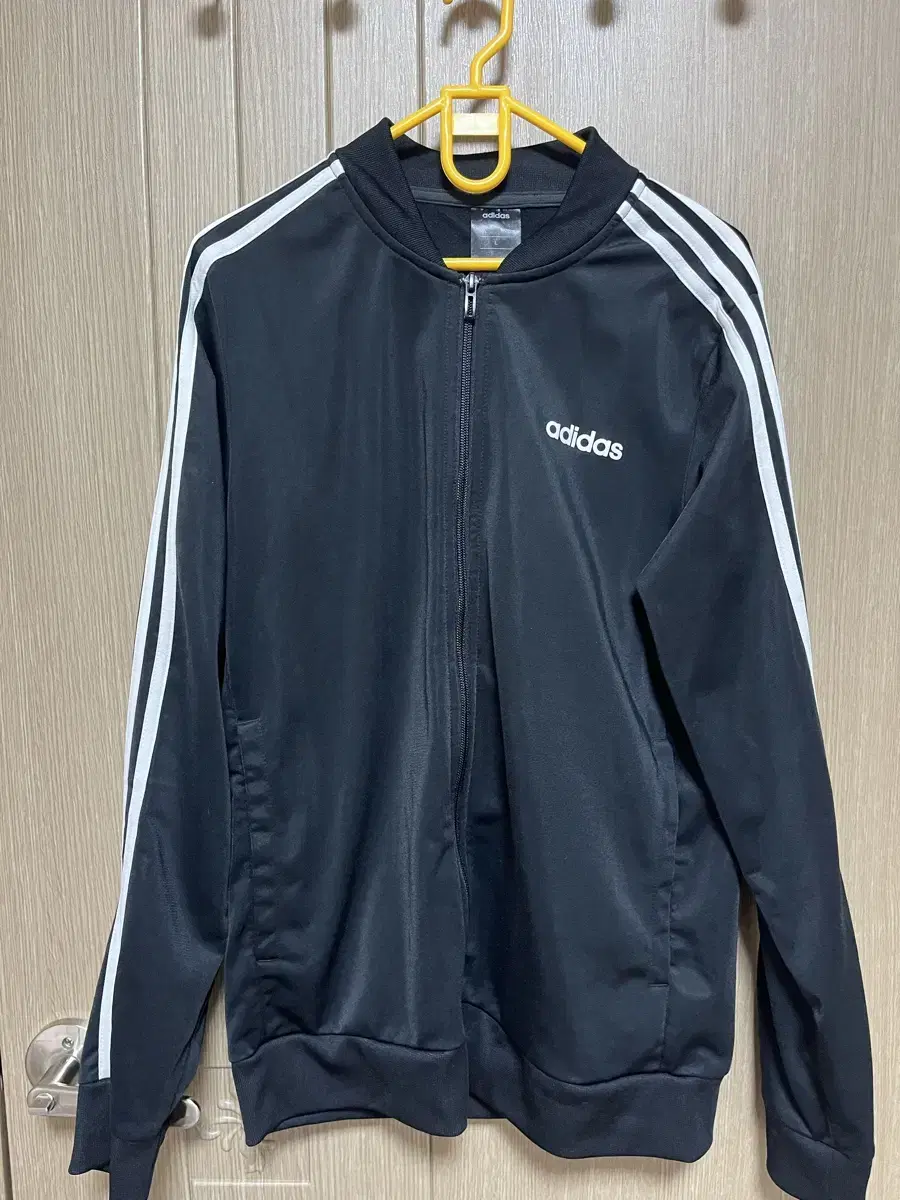 Adidas basic black jersey