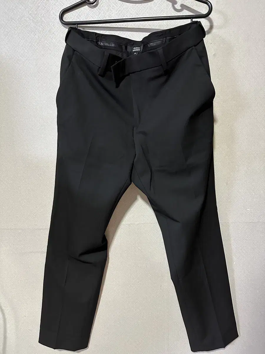 Unstructured Tapered Hidden Banding Cropped Slacks