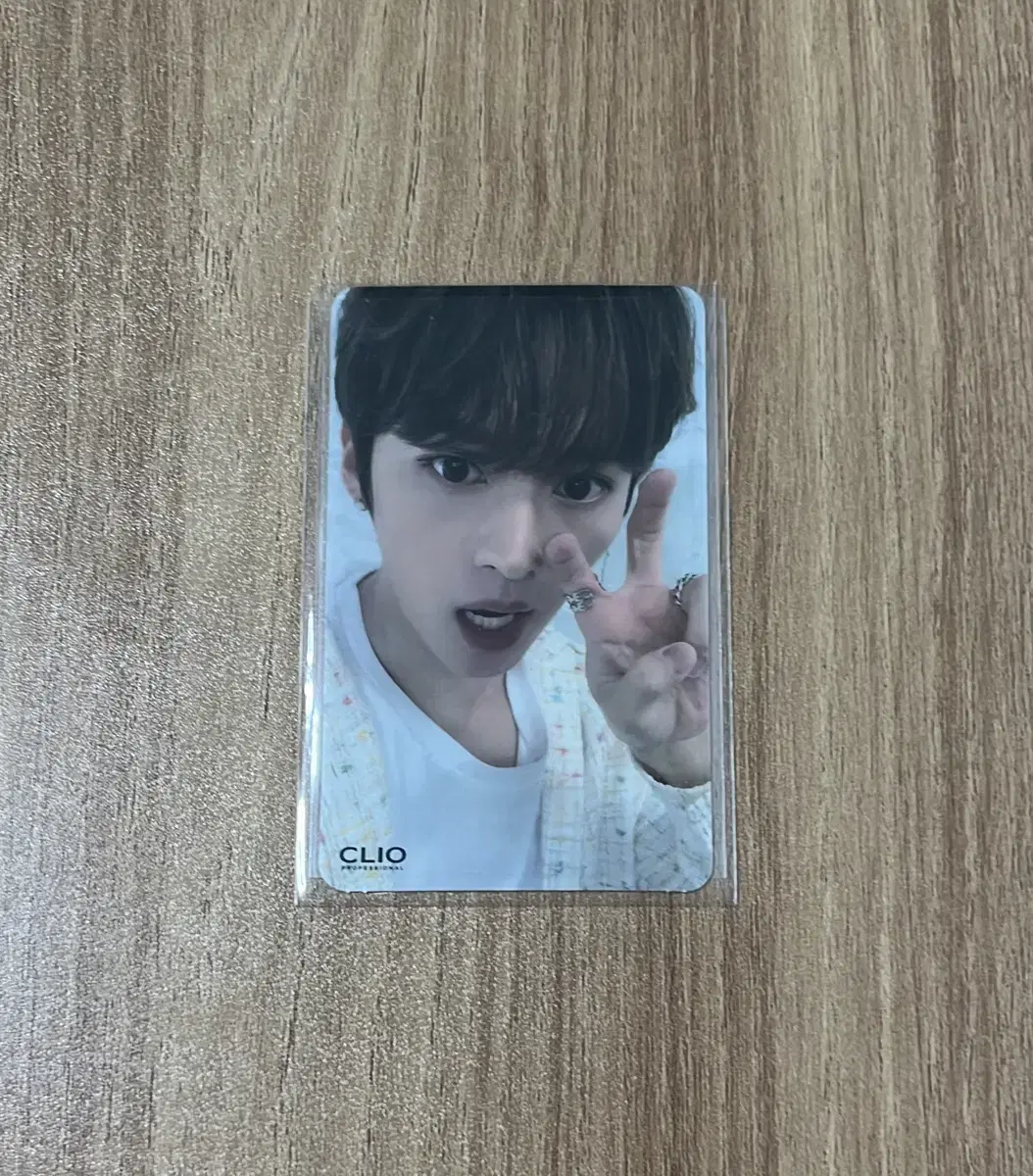 Straykids lee know Clio Mild photocard wts