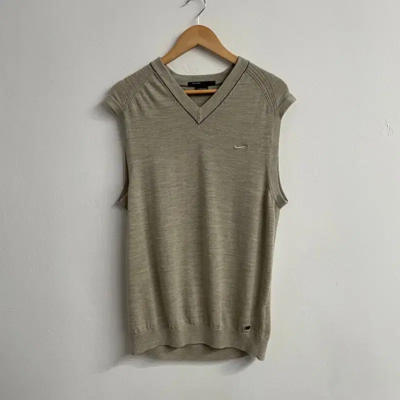 [XL] Nike Tiger Woods Collection Knit Vest Beige