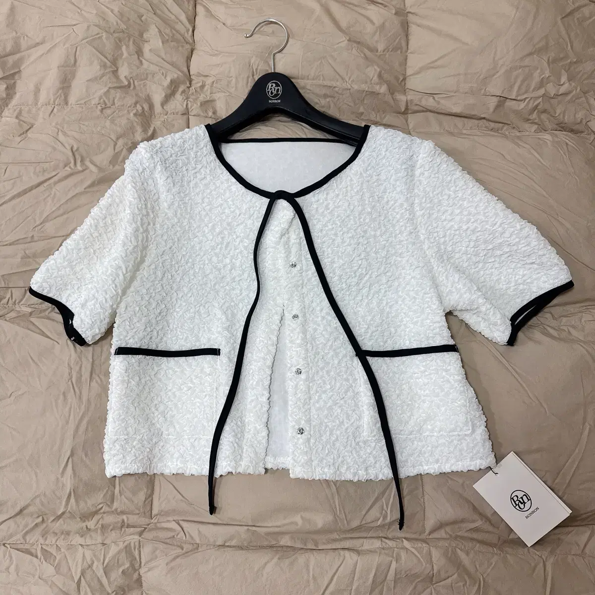 론론 LINE PUFF SHORT BLOUSE WHITE