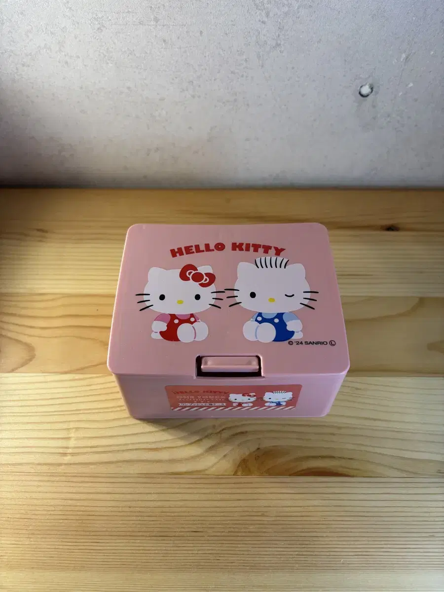 Sanrio Hello Kitty One Touch Accessory Case Daiso Seri Tong