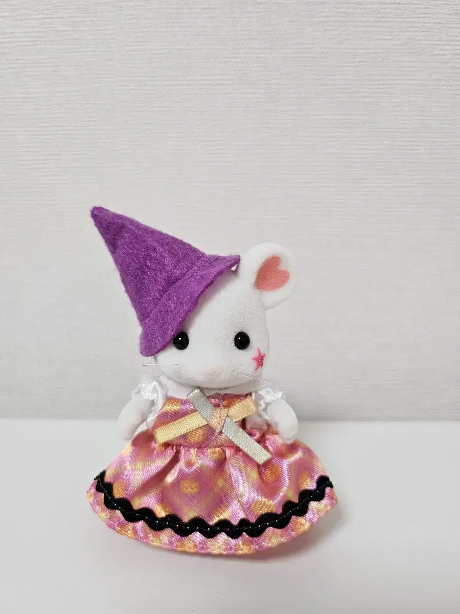 Sylvanian Marshmallow Rat Halloween buncheol girl