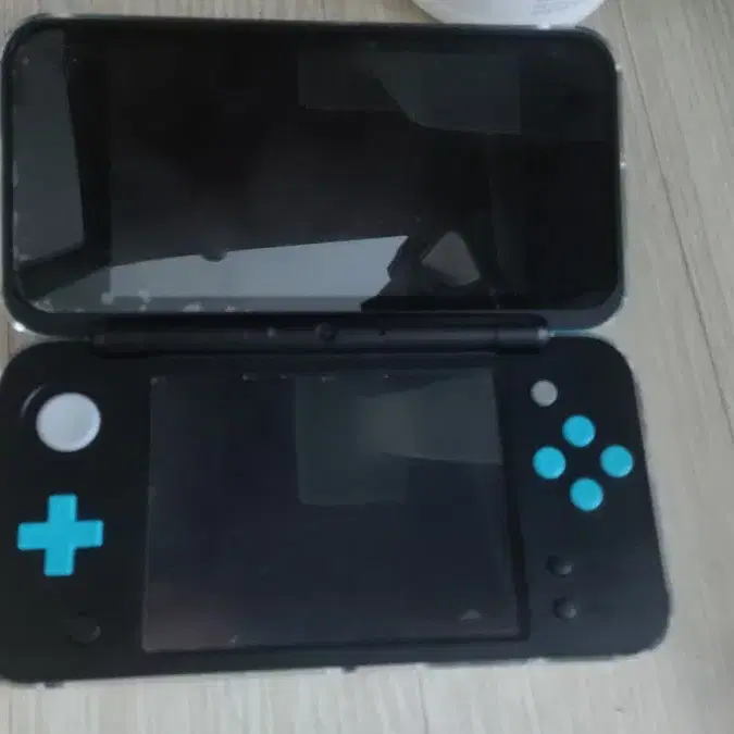 뉴 닌텐도 2ds xl 팝니다.