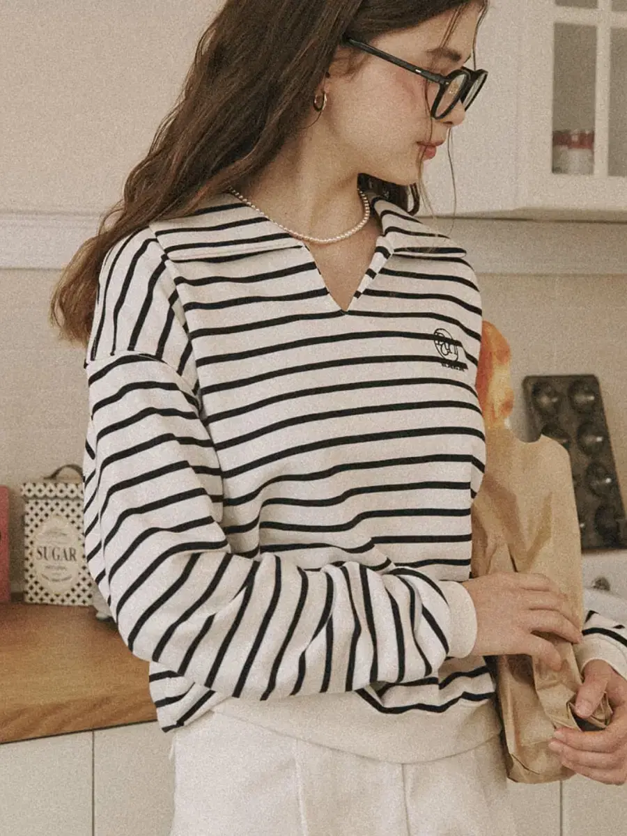 론론 STRIPE COLLAR SWEATSHIRT 팔아요(정은지,슬기착용