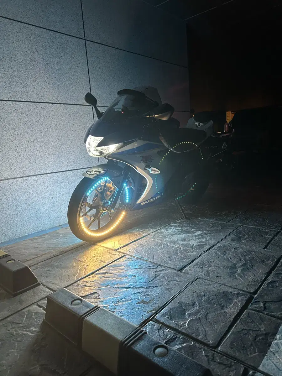 스즈키 gsx-r125 준튜닝   급처