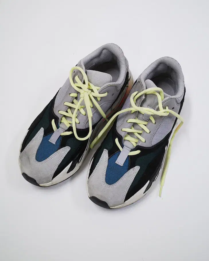 Yeezy 700 판매 270사이즈 이지 700