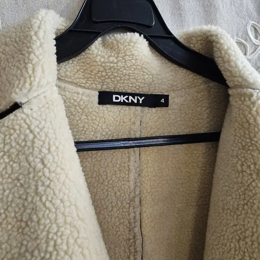 DKNY 양털 코트