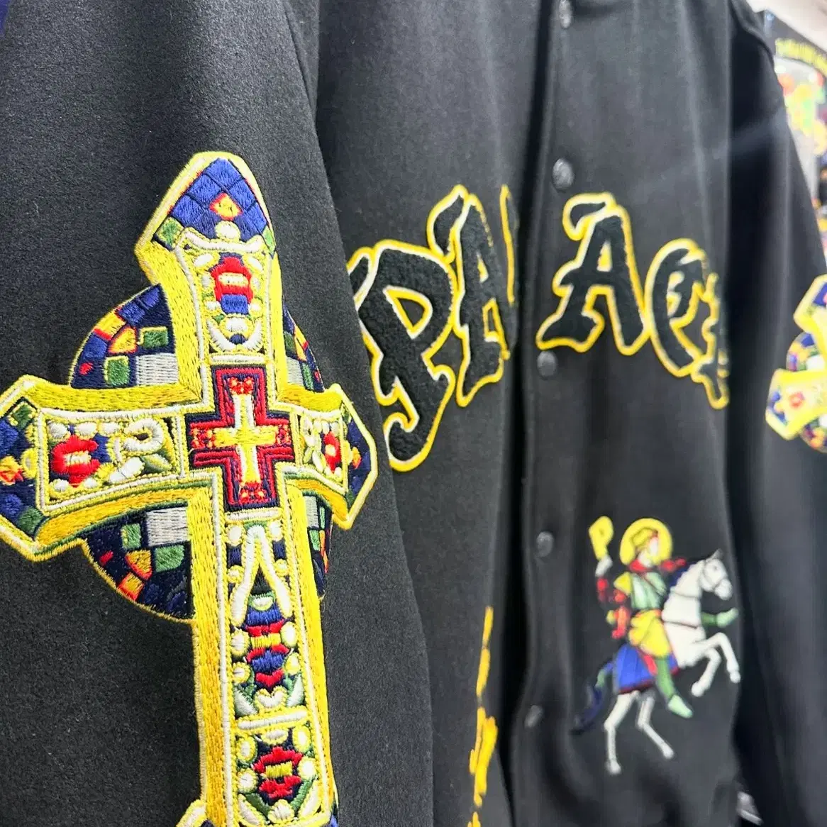 팔라스 세인트 바시티 Palace Saints Varsity Jacket