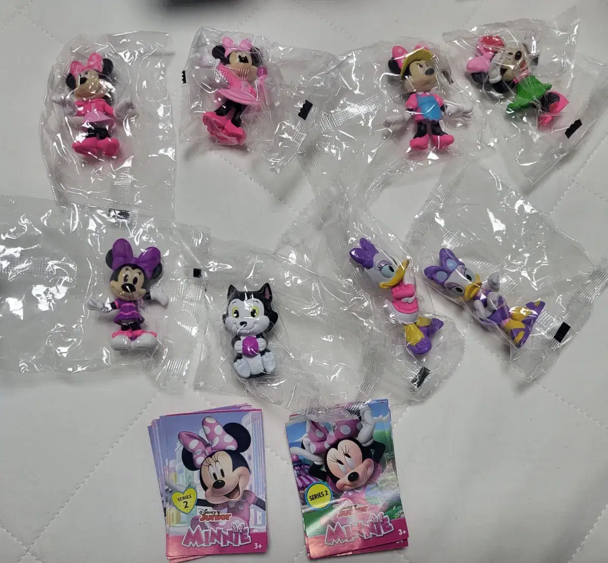 A bulk of eight Disney Junior minifigures.