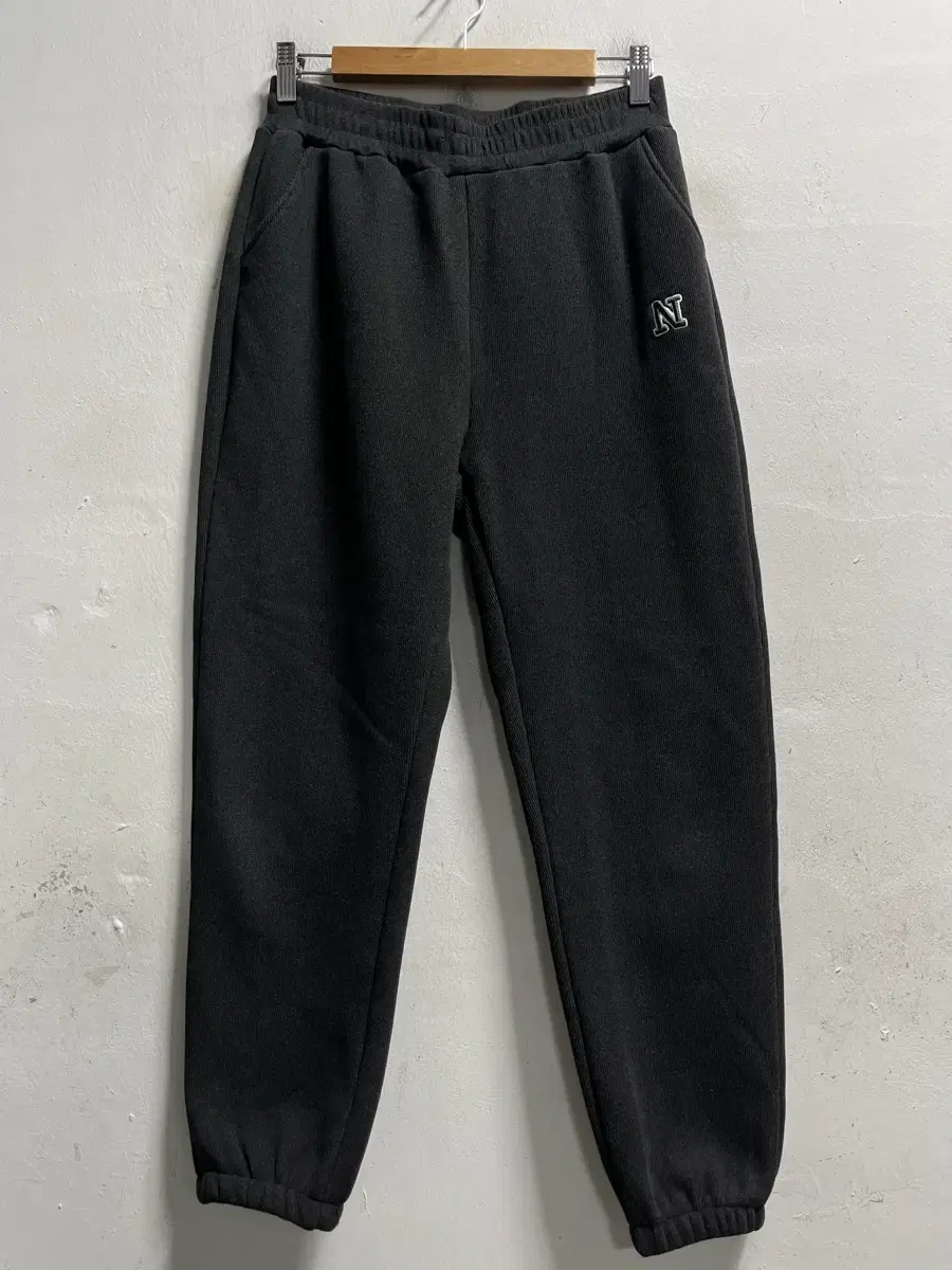 30-32 NY Logo Charcoal Spandex Brushed Banded Jogger Pants