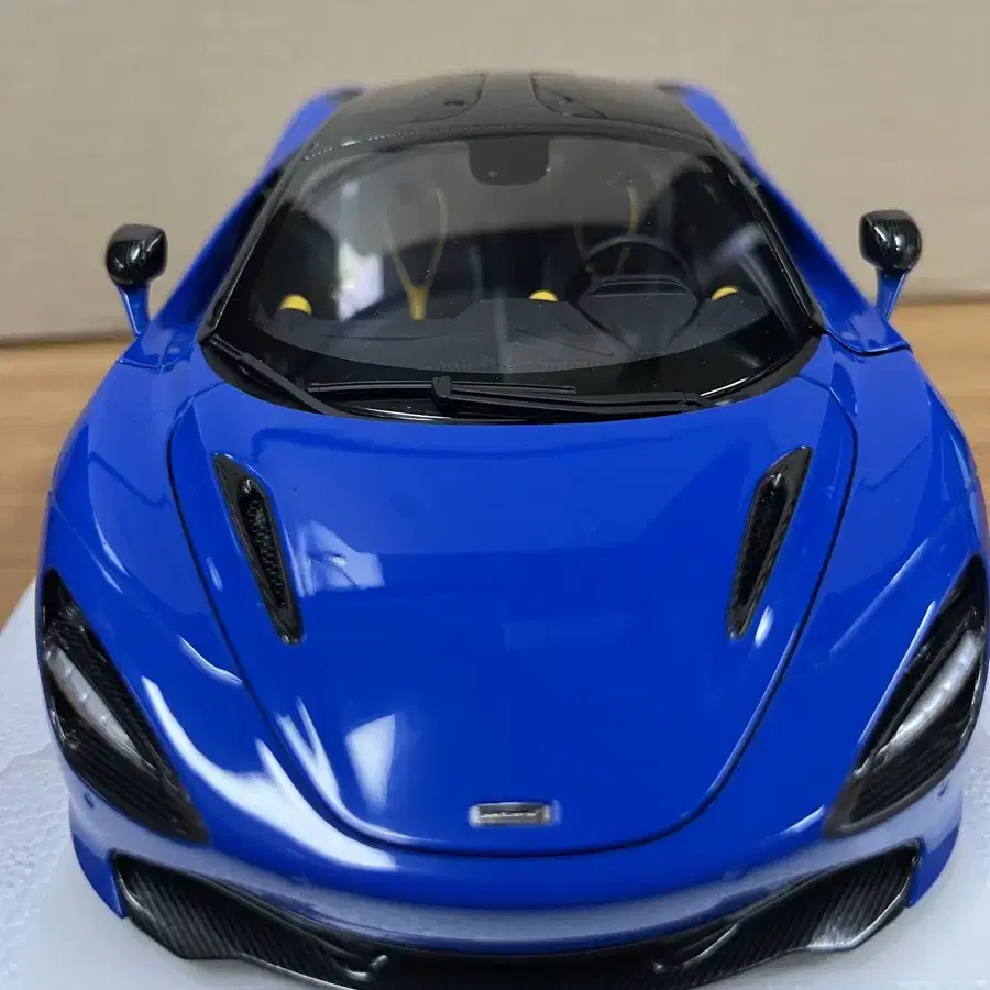 오토아트 멕라렌 720S 매탈릭 블루 판매합니다