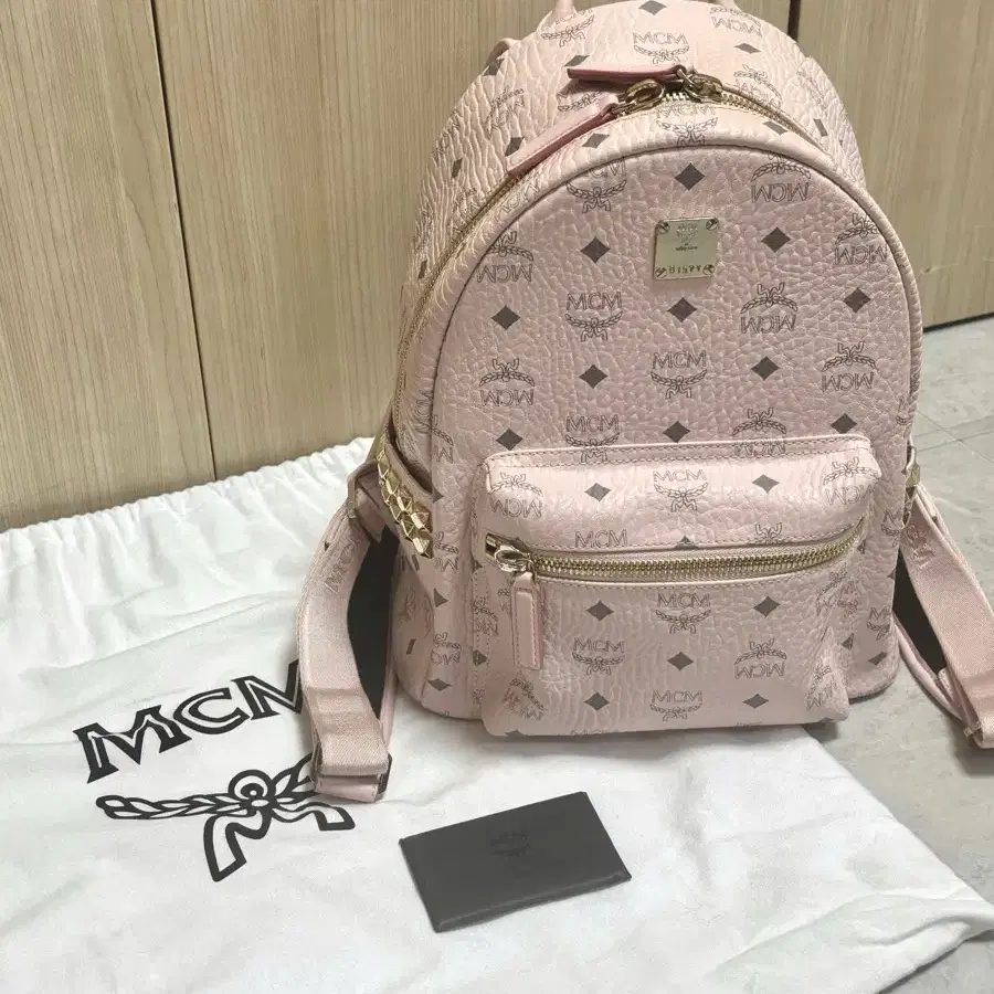 정품 MCM 파우더핑크 백팩 S사이즈