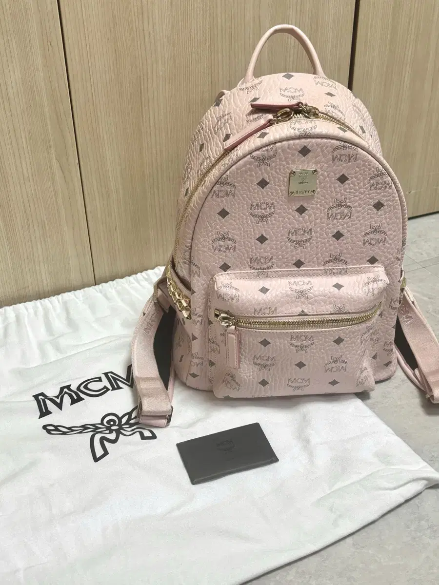 정품 MCM 파우더핑크 백팩 S사이즈