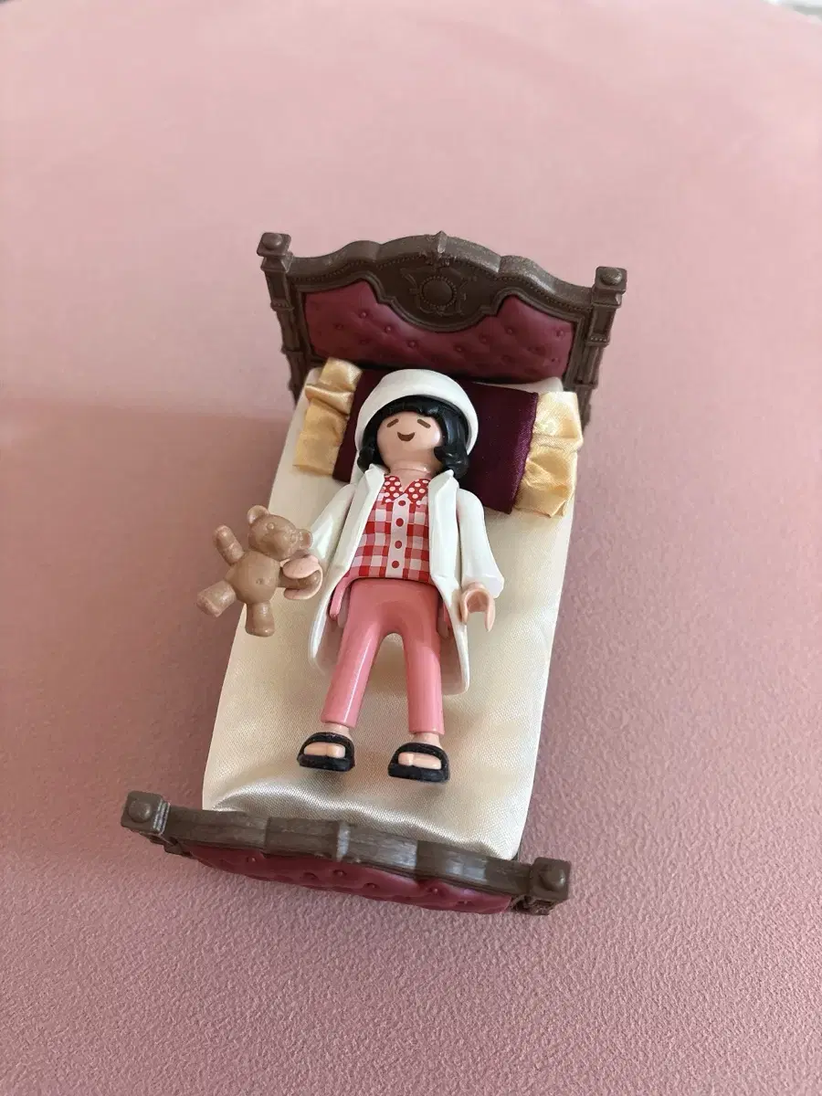 Sylvanian Luxury Bed (Plumed)