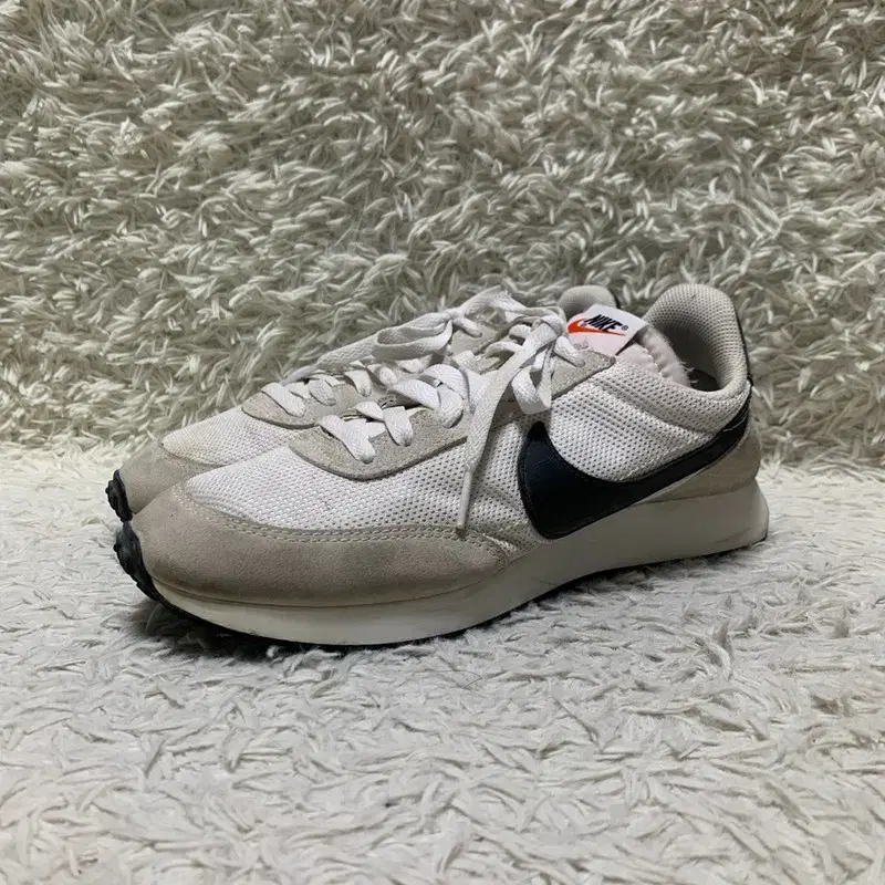 [250] NIKE 나이키 테일윈드79 스니커즈