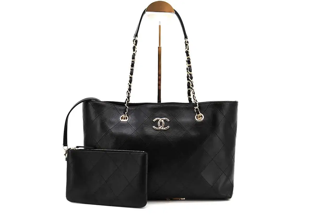 [착한중고명품부산점] Chanel Seasonal Calfskin Quilted Shopper Bag 31s Condition S