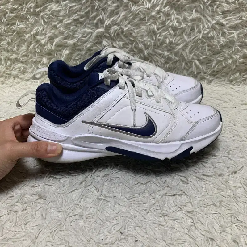 [255] NIKE 나이키 디파이올데이 운동화