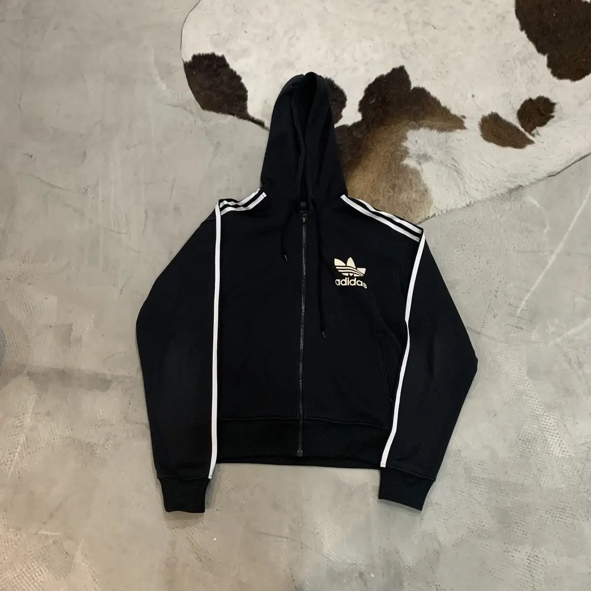 105 adidas Hooded Jersey/W558