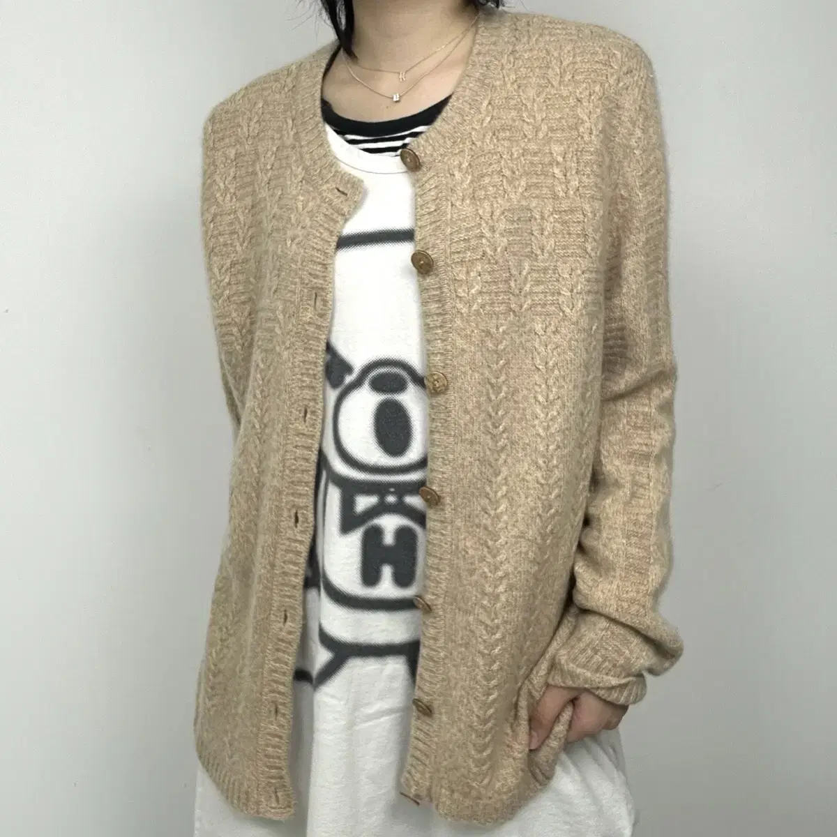 Grace Japanese Wood Button Cashmere Round Neck Cardigan