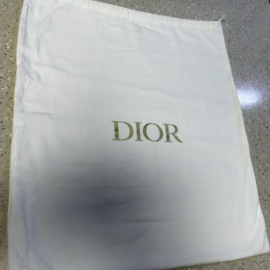 디올 DIOR 더스트백 판매합니다.