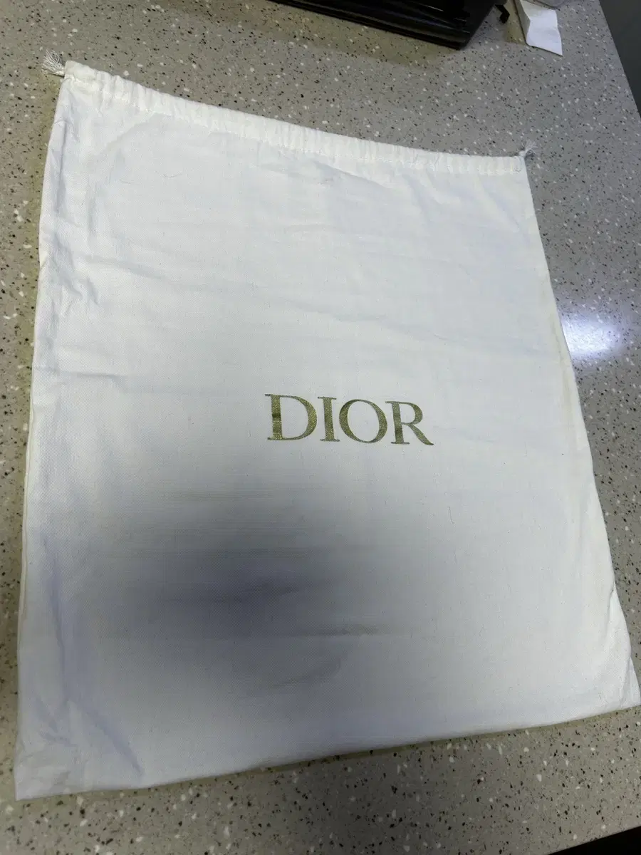 디올 DIOR 더스트백 판매합니다.