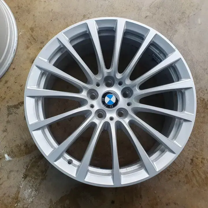 18인치 정품 bmw g30 럭셔리 순정 윈터 스노우 중고 휠타이어 한대