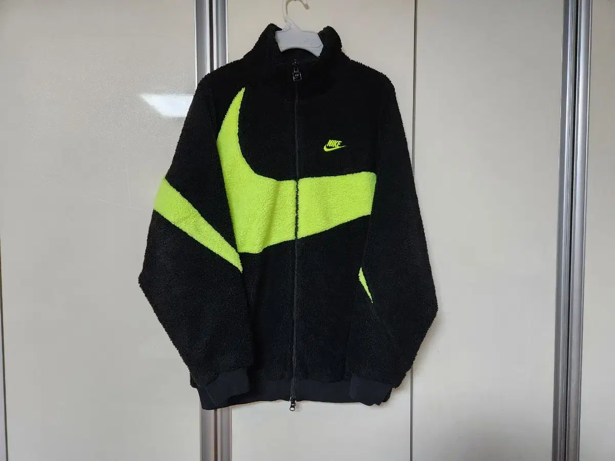 Nike Reversible Poggle Jumper/Size 100