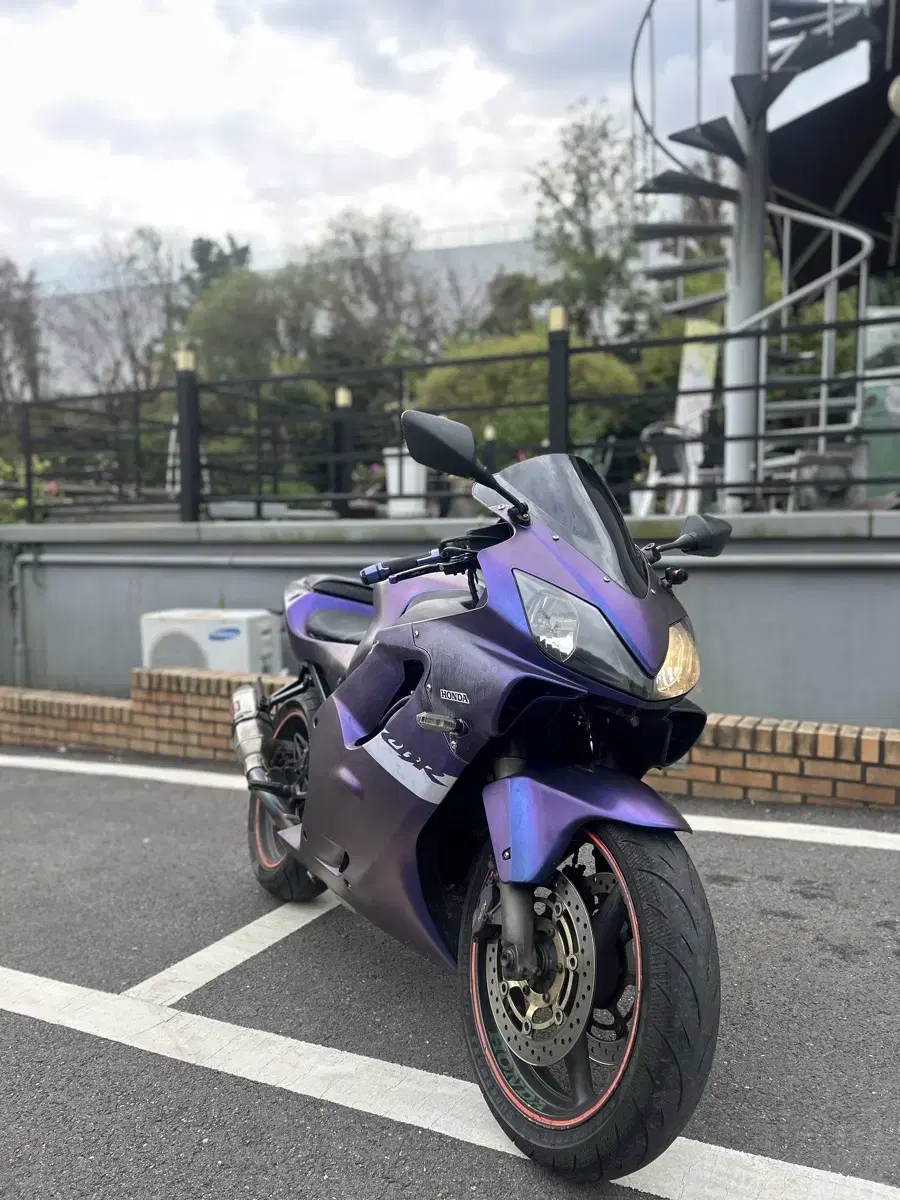 CBR600F4i