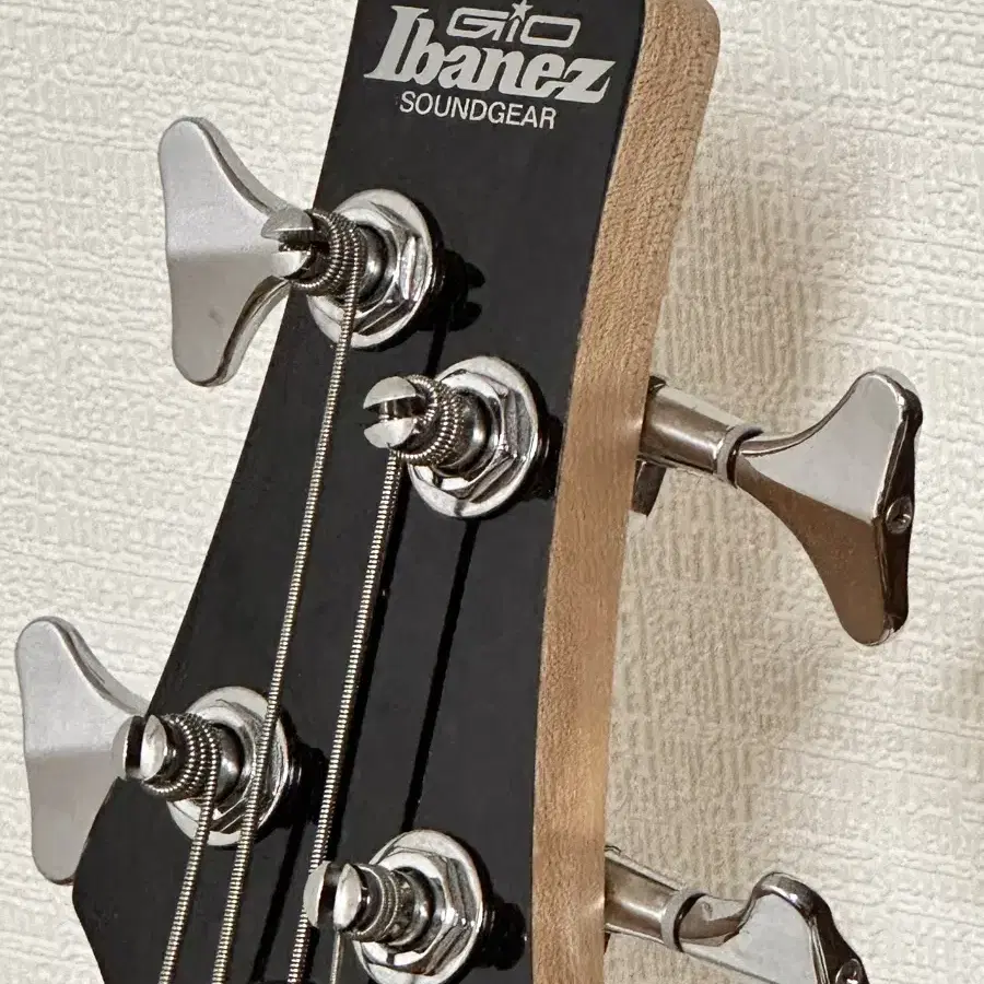 아이바네즈 Ibanez gsr 200 pearl white 입문용 베이스